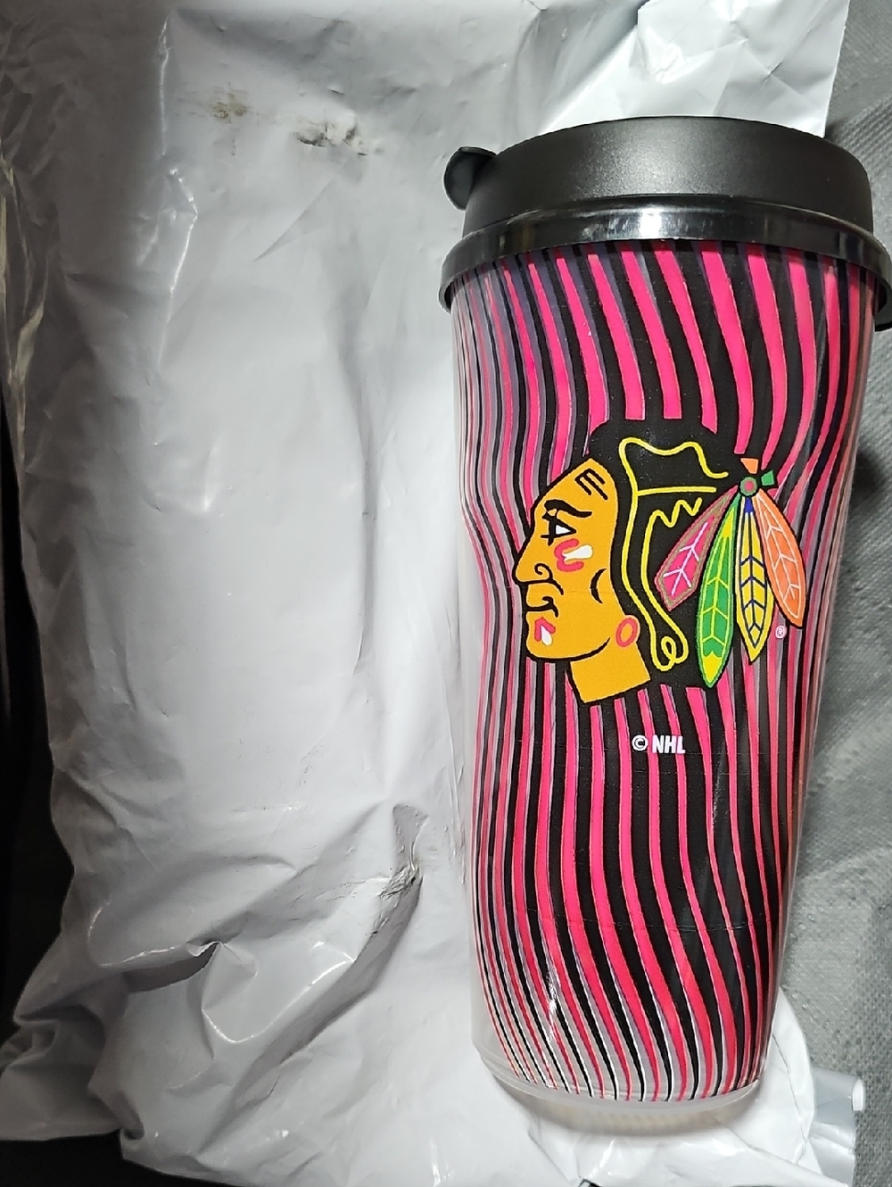 NHL Pink and Black Chicago Blackhawks Travel Tumbler